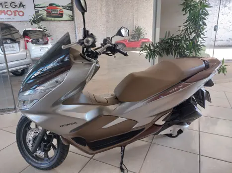 HONDA PCX 150 DLX, Foto 2