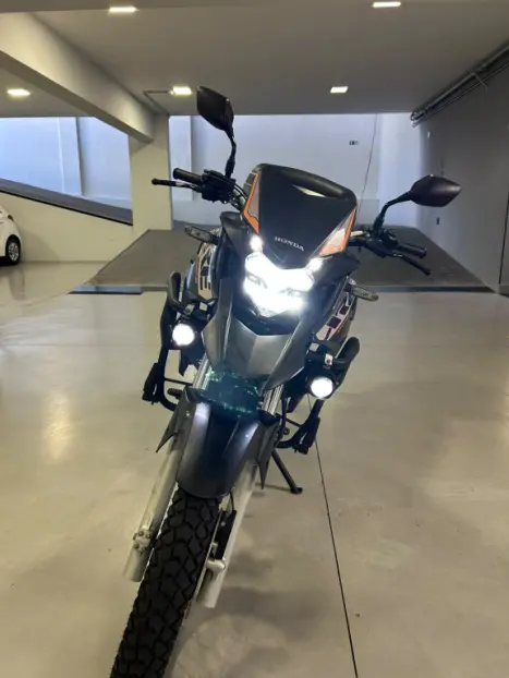 HONDA XRE 300 ABS, Foto 2