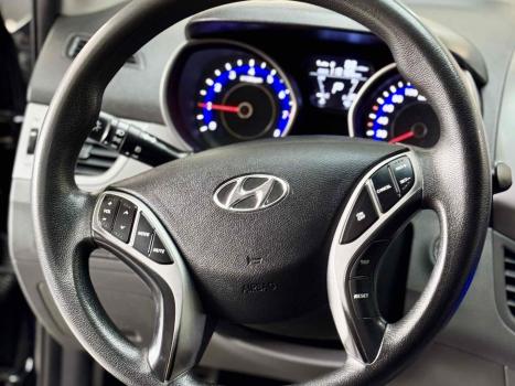 HYUNDAI Elantra 1.8 16V 4P, Foto 13
