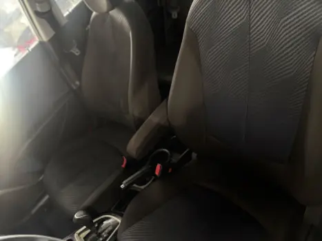 HYUNDAI HB 20 Hatch 1.6 16V 4P FLEX COMFORT PLUS AUTOM�TICO, Foto 3