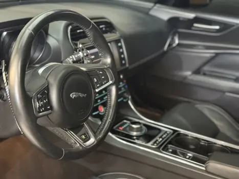 JAGUAR XE 2.0 16V 4P SI4 R-SPORT TURBO AUTOM�TICO, Foto 12