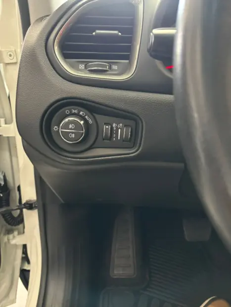 JEEP Renegade 1.8 16V 4P LIMITED FLEX AUTOMÁTICO, Foto 12 JEEP Renegade 1.8 16V 4P LIMITED FLEX AUTOMÁTICO, Foto 12