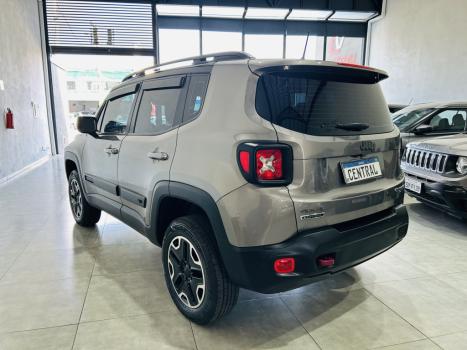 JEEP Renegade 2.0 16V 4P TURBO DIESEL TRAILHAWK 4X4 AUTOMÁTICO, Foto 10 JEEP Renegade 2.0 16V 4P TURBO DIESEL TRAILHAWK 4X4 AUTOMÁTICO, Foto 10