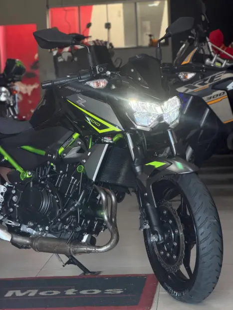 KAWASAKI Z 400 ABS, Foto 2