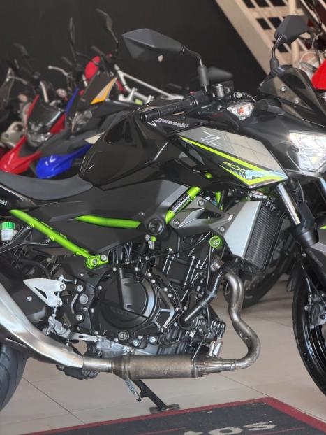 KAWASAKI Z 400 ABS, Foto 3