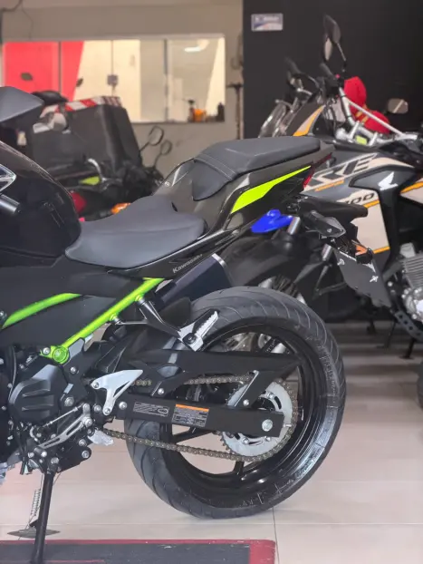KAWASAKI Z 400 ABS, Foto 10