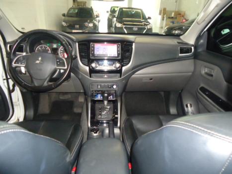 MITSUBISHI L 200 2.5 SPORT HPE 4X4 CABINE DUPLA TURBO INTECOOLER AUTOMÁTICO, Foto 4 MITSUBISHI L 200 2.5 SPORT HPE 4X4 CABINE DUPLA TURBO INTECOOLER AUTOMÁTICO, Foto 4