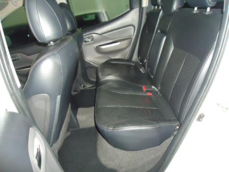 MITSUBISHI L 200 2.5 SPORT HPE 4X4 CABINE DUPLA TURBO INTECOOLER AUTOMÁTICO, Foto 8 MITSUBISHI L 200 2.5 SPORT HPE 4X4 CABINE DUPLA TURBO INTECOOLER AUTOMÁTICO, Foto 8