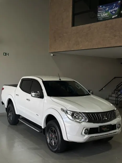 MITSUBISHI L 200 2.5 SPORT HPE 4X4 CABINE DUPLA TURBO INTECOOLER AUTOM�TICO, Foto 2