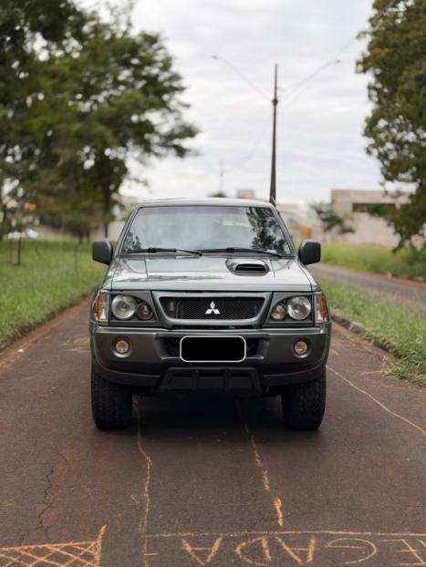 MITSUBISHI L 200 2.5 GLS HPE 4X4 CABINE DUPLA TURBO DIESEL AUTOM�TICO, Foto 4