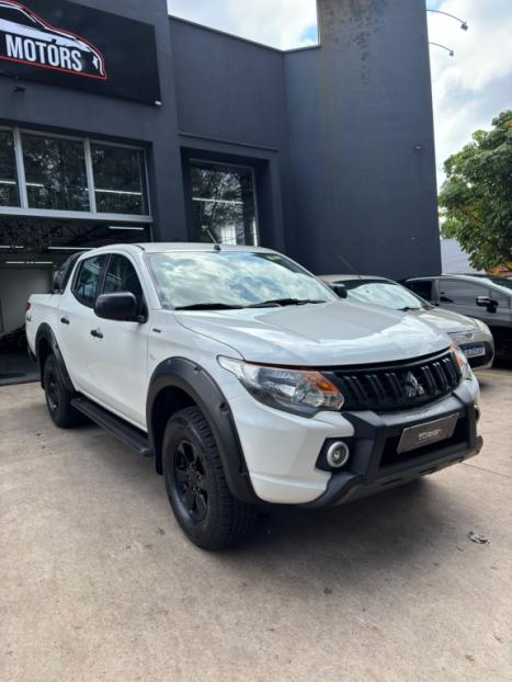 MITSUBISHI L 200 Outdoor 3.2 16V 4X4 CABINE DUPLA TURBO DIESEL INTERCOOLER, Foto 4