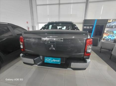 MITSUBISHI L 200 Triton 2.4 16V SPORT HPE 4X4 CABINE DUPLA TURBO DIESEL AUTOMTICO, Foto 4