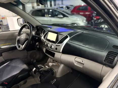 MITSUBISHI L 200 Triton 3.2 16V HPE 4X4 CABINE DUPLA TURBO DIESEL INTERCOOLER AUTOM�TICO, Foto 4