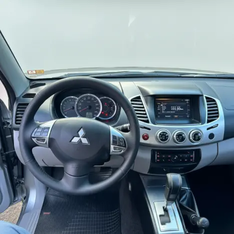 MITSUBISHI L 200 Triton 3.5 V6 HPE 4X4 FLEX CABINE DUPLA AUTOM�TICO, Foto 7