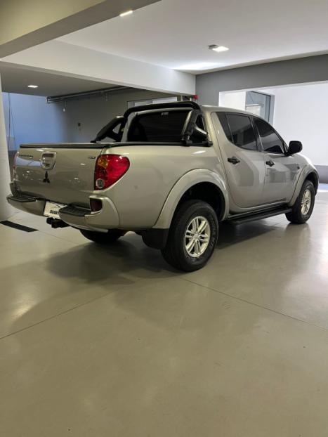 MITSUBISHI L 200 Triton 3.5 V6 HPE 4X4 FLEX CABINE DUPLA AUTOM�TICO, Foto 4
