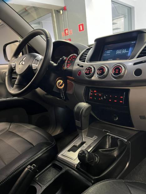 MITSUBISHI L 200 Triton 3.5 V6 HPE 4X4 FLEX CABINE DUPLA AUTOM�TICO, Foto 13