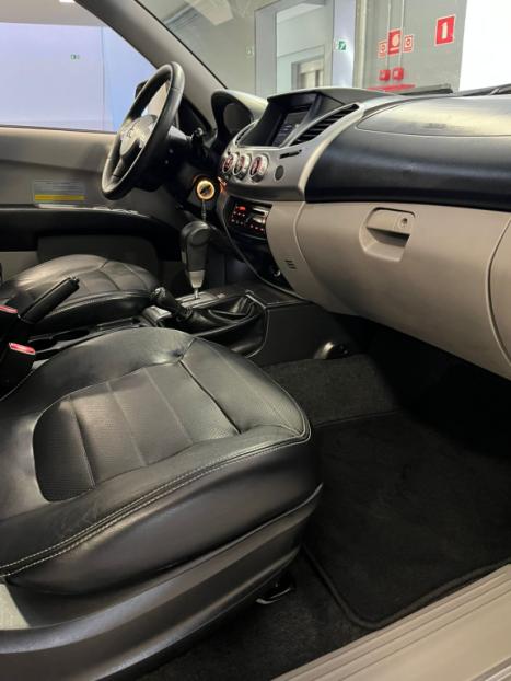 MITSUBISHI L 200 Triton 3.5 V6 HPE 4X4 FLEX CABINE DUPLA AUTOM�TICO, Foto 14