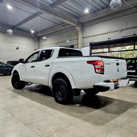 MITSUBISHI L 200 Triton 2.4 16V FLEX GL CABINE DUPLA, Foto 5