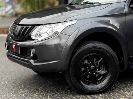 MITSUBISHI L 200 Triton 2.4 16V SPORT HPE MOTORSPORTS 4X4 CABINE DUPLA TURBO DIESEL AUTOM�TICO, Foto 5