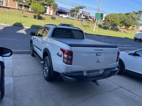 MITSUBISHI L 200 Triton 2.4 16V SPORT HPE-S 4X4 CABINE DUPLA TURBO DIESEL AUTOM�TICO, Foto 3