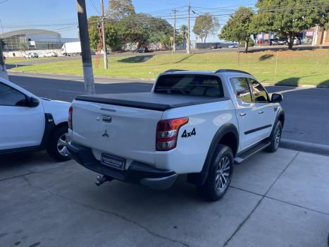 MITSUBISHI L 200 Triton 2.4 16V SPORT HPE-S 4X4 CABINE DUPLA TURBO DIESEL AUTOM�TICO, Foto 4