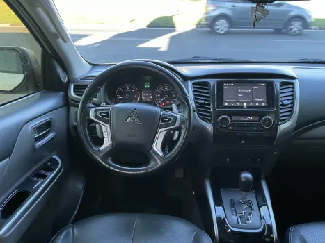 MITSUBISHI L 200 Triton 2.4 16V SPORT HPE-S 4X4 CABINE DUPLA TURBO DIESEL AUTOM�TICO, Foto 15