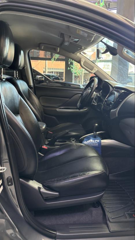 MITSUBISHI L 200 Triton 2.4 16V OUTDOOR HPE-S 4X4 CABINE DUPLA TURBO DIESEL AUTOM�TICO, Foto 9