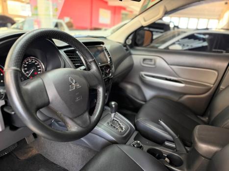 MITSUBISHI L 200 Triton 2.4 16V OUTDOOR HPE-S 4X4 CABINE DUPLA TURBO DIESEL AUTOM�TICO, Foto 11
