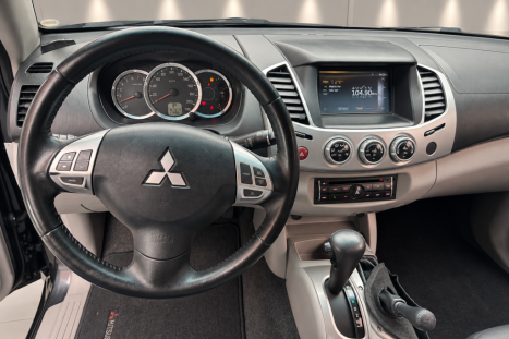 MITSUBISHI L 200 Triton 3.5 V6 HPE 4X4 FLEX CABINE DUPLA AUTOMÁTICO, Foto 8