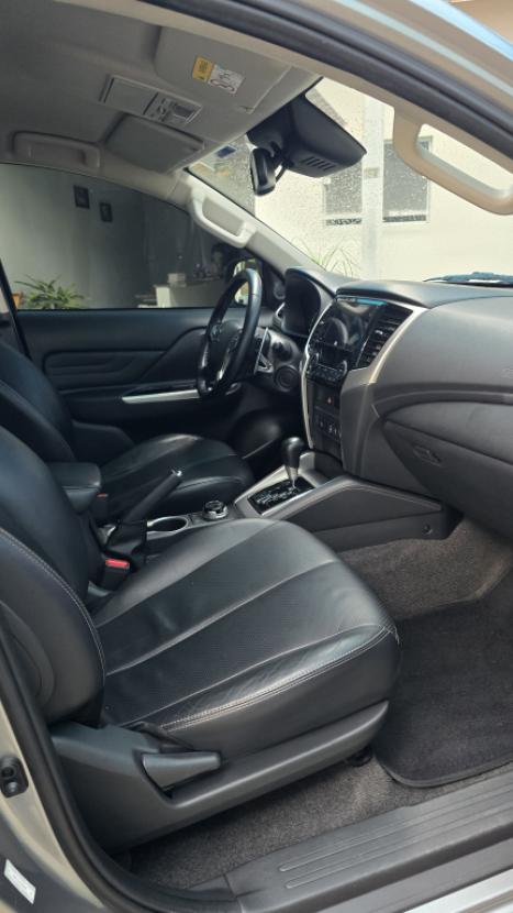 MITSUBISHI L 200 Triton 2.4 16V SPORT HPE-S 4X4 CABINE DUPLA TURBO DIESEL AUTOMÁTICO, Foto 6