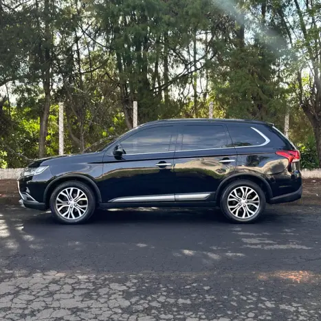 MITSUBISHI Outlander 2.2 16V 4P 4X4 DIESEL AUTOMÁTICO, Foto 2 MITSUBISHI Outlander 2.2 16V 4P 4X4 DIESEL AUTOMÁTICO, Foto 2