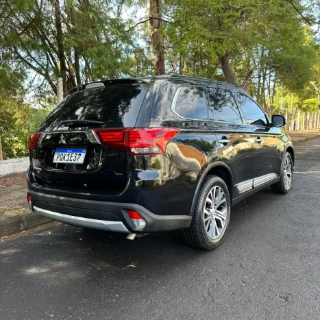 MITSUBISHI Outlander 2.2 16V 4P 4X4 DIESEL AUTOMÁTICO, Foto 4 MITSUBISHI Outlander 2.2 16V 4P 4X4 DIESEL AUTOMÁTICO, Foto 4