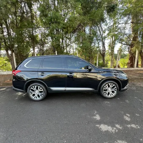 MITSUBISHI Outlander 2.2 16V 4P 4X4 DIESEL AUTOMÁTICO, Foto 5 MITSUBISHI Outlander 2.2 16V 4P 4X4 DIESEL AUTOMÁTICO, Foto 5