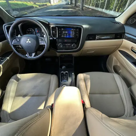 MITSUBISHI Outlander 2.2 16V 4P 4X4 DIESEL AUTOMÁTICO, Foto 7 MITSUBISHI Outlander 2.2 16V 4P 4X4 DIESEL AUTOMÁTICO, Foto 7