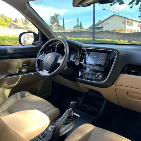 MITSUBISHI Outlander 2.2 16V 4P 4X4 DIESEL AUTOMÁTICO, Foto 10 MITSUBISHI Outlander 2.2 16V 4P 4X4 DIESEL AUTOMÁTICO, Foto 10