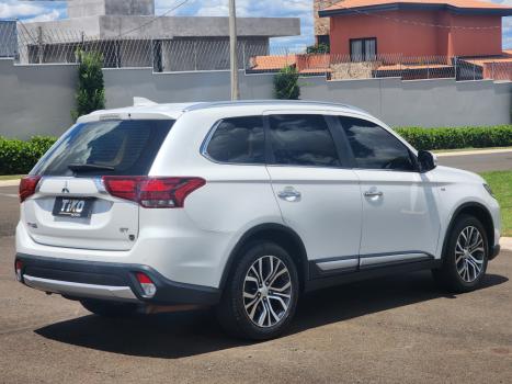 MITSUBISHI Outlander 3.0 V6 24V 4P GT 4X4 AUTOM�TICO, Foto 3