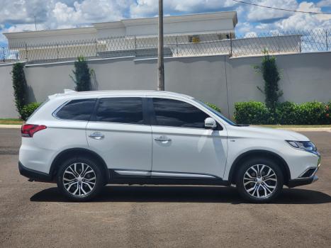 MITSUBISHI Outlander 3.0 V6 24V 4P GT 4X4 AUTOM�TICO, Foto 6
