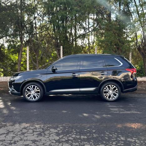 MITSUBISHI Outlander 2.2 16V 4P 4X4 HPE-S AWD DIESEL AUTOM�TICO, Foto 2