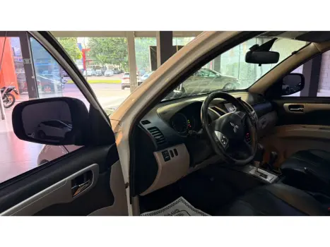 MITSUBISHI Pajero 3.5 V6 24V 4P FLEX HPE 4X4 AUTOMÁTICO, Foto 15
