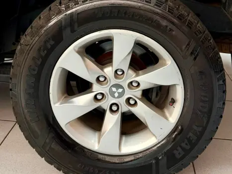 MITSUBISHI Pajero Dakar 3.5 V6 24V 4P HPE FLEX 4X4 7 LUGARES AUTOM�TICO, Foto 16