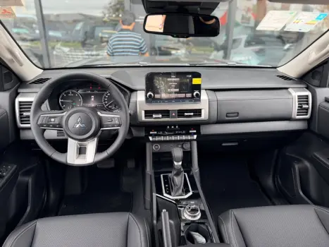 MITSUBISHI Triton 2.4 HPE-S BITURBO DIESEL CABINE DUPLA 4X4 AUTOMÁTICO, Foto 13