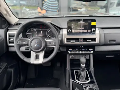 MITSUBISHI Triton 2.4 HPE-S BITURBO DIESEL CABINE DUPLA 4X4 AUTOMÁTICO, Foto 14