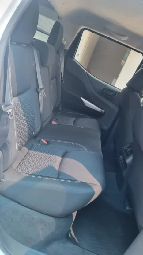 NISSAN Frontier 2.3 ATTACK CABINE DUPLA 4X4 BI-TURBO DIESEL AUTOMÁTICO, Foto 5 NISSAN Frontier 2.3 ATTACK CABINE DUPLA 4X4 BI-TURBO DIESEL AUTOMÁTICO, Foto 5