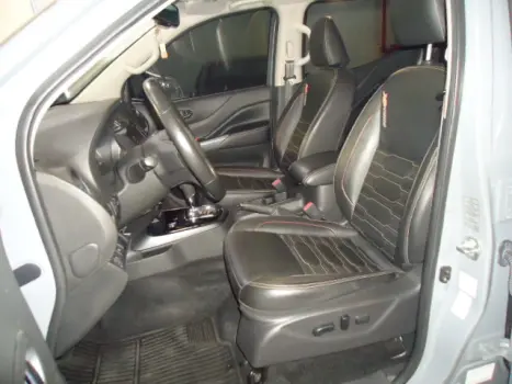 NISSAN Frontier 2.3 16V PRO4X CABINE DUPLA 4X4 BI-TURBO DIESEL AUTOM�TICO, Foto 2
