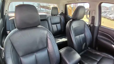 NISSAN Frontier 2.3 16V LE 4X4 CABINE DUPLA BI-TURBO DIESEL AUTOM�TICO, Foto 18