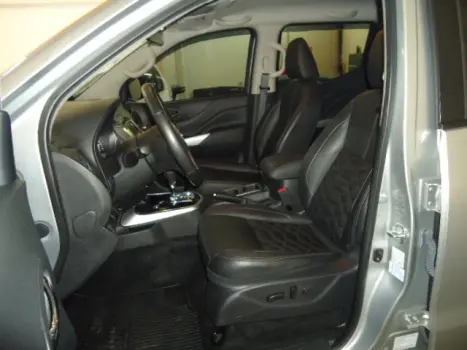 NISSAN Frontier 2.3 16V XE 4X4 CABINE DUPLA BI-TURBO DIESEL AUTOM�TICO, Foto 2