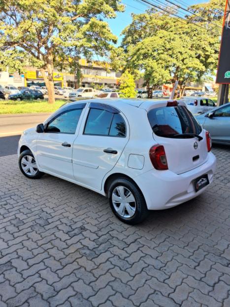 NISSAN March 1.0 12V 4P S FLEX, Foto 4