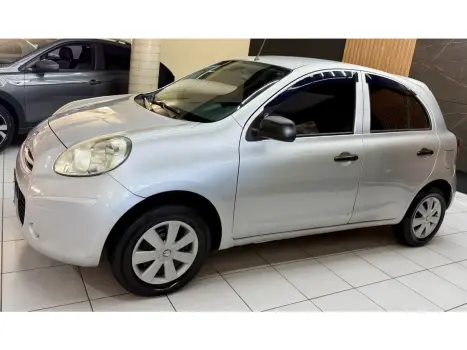 NISSAN March 1.0 16V 4P FLEX, Foto 4