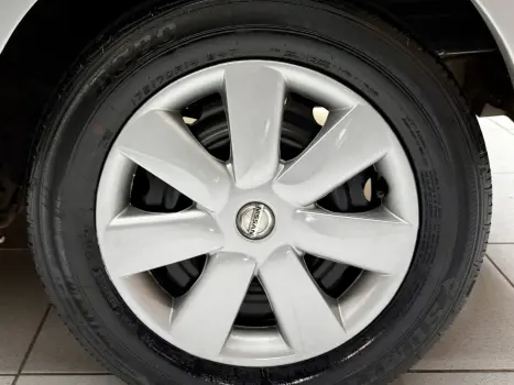 NISSAN March 1.0 16V 4P FLEX, Foto 13