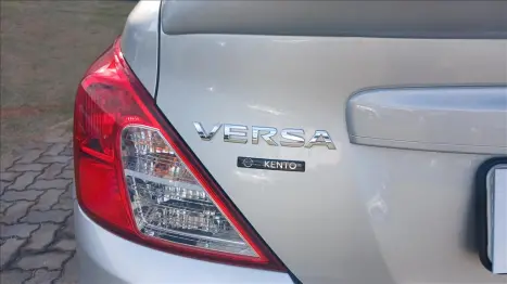 NISSAN Versa Sedan 1.6 16V 4P FLEX SV, Foto 16